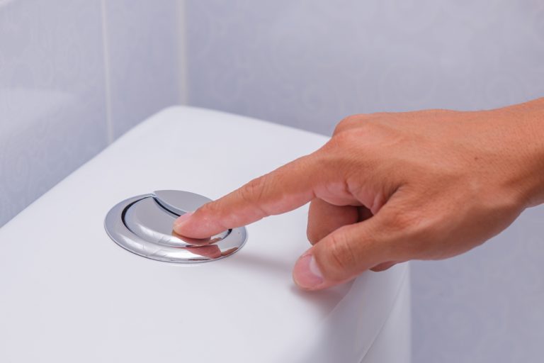 Améliorer la pression d'eau de ses toilettes
